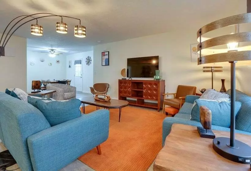 Chic Lexington Home W/ Deck ~ 5 Mi To Downtown!