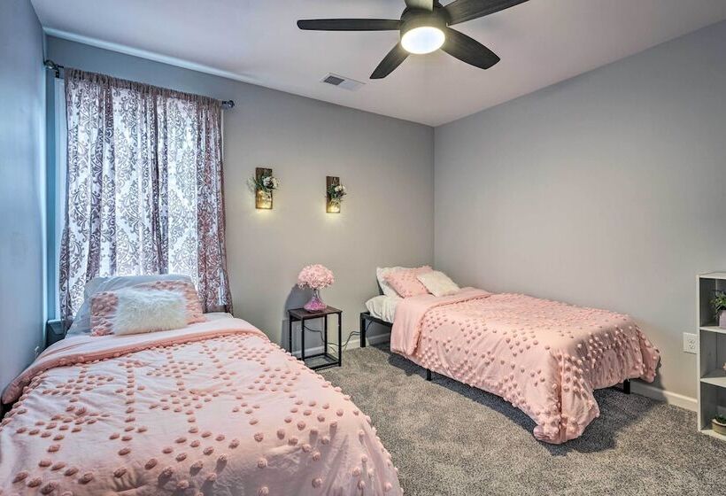 Chic Memphis Home W/ Deck ~ 2 Mi To Dtwn!