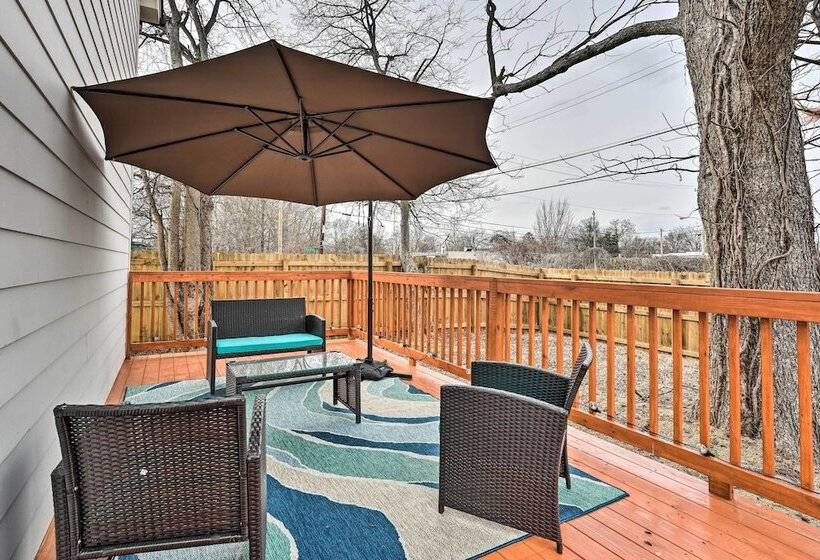 Chic Memphis Home W/ Deck ~ 2 Mi To Dtwn!