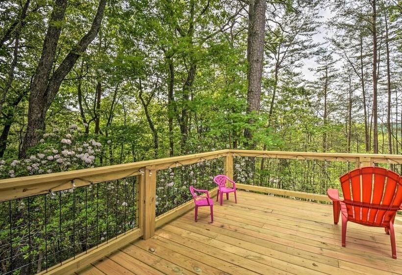 Classy Clayton Home W/ Views < 1 Mi To Downtown!