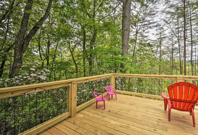 Classy Clayton Home W/ Views < 1 Mi To Downtown!