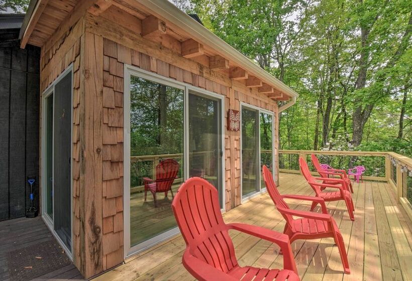 Classy Clayton Home W/ Views < 1 Mi To Downtown!