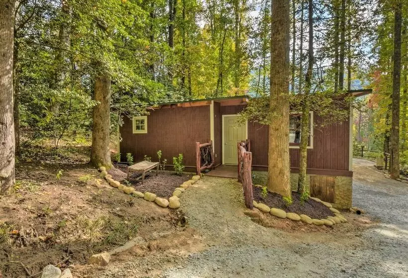 Clayton Retreat W/ Spacious Deck & Mtn Views!