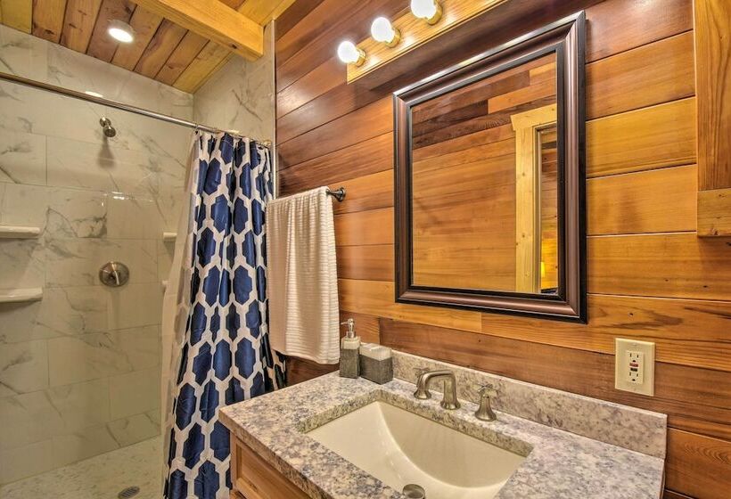 Clayton Retreat W/ Spacious Deck & Mtn Views!