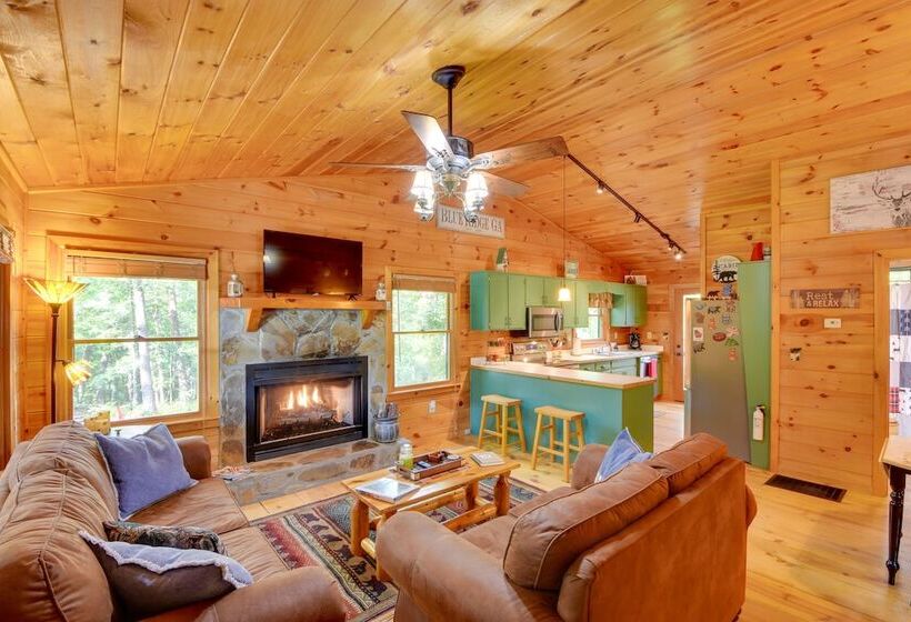 Cozy Cabin In Private Location W/ Hot Tub & Grill!