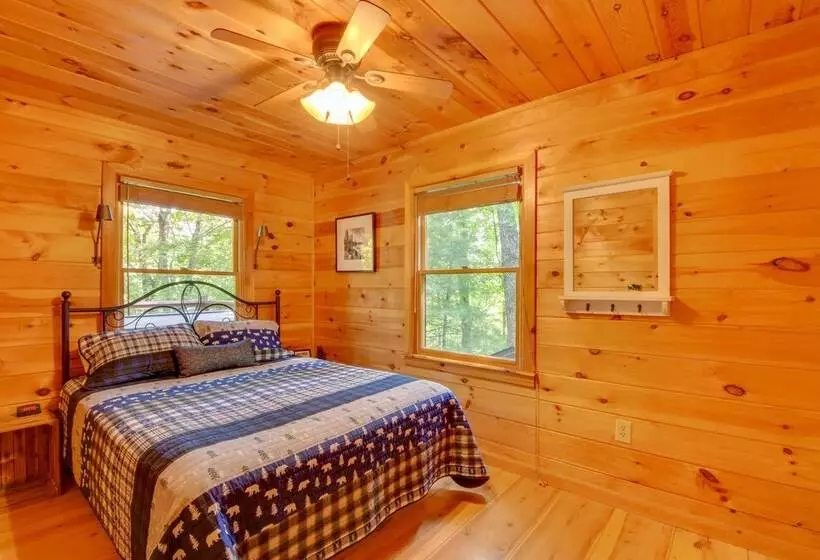 Cozy Cabin In Private Location W/ Hot Tub & Grill!