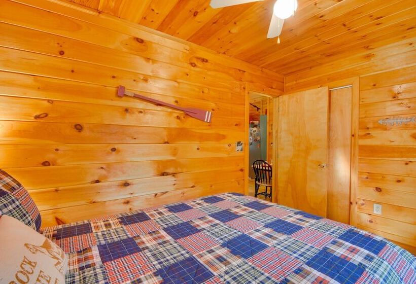 Cozy Cabin In Private Location W/ Hot Tub & Grill!
