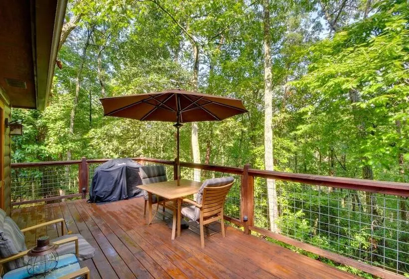 Cozy Cabin In Private Location W/ Hot Tub & Grill!