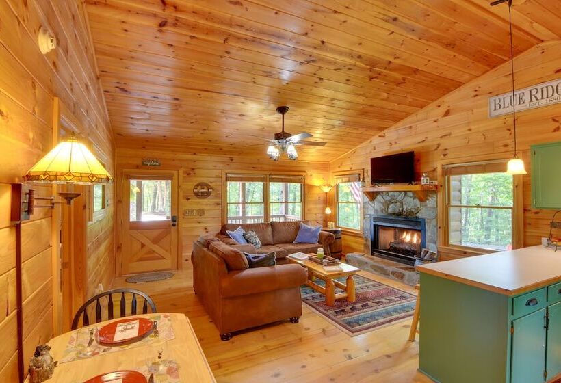 Cozy Cabin In Private Location W/ Hot Tub & Grill!