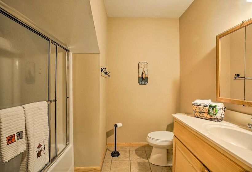 Cozy Cabin W/ Deck, Walk To Wildcat Creek & Dining