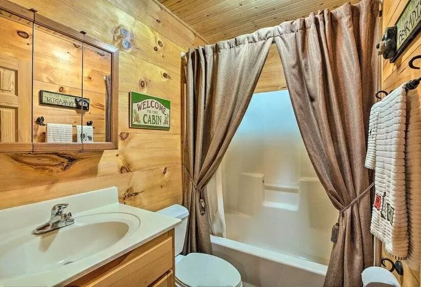 Cozy Cabin W/ Deck, Walk To Wildcat Creek & Dining