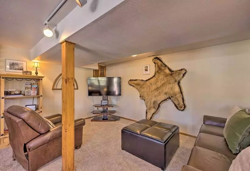 Cozy Co Rocky Mountain Retreat Near Pikes Peak!