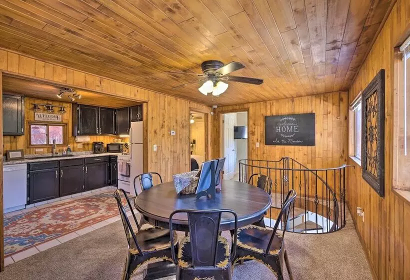 Cozy Co Rocky Mountain Retreat Near Pikes Peak!