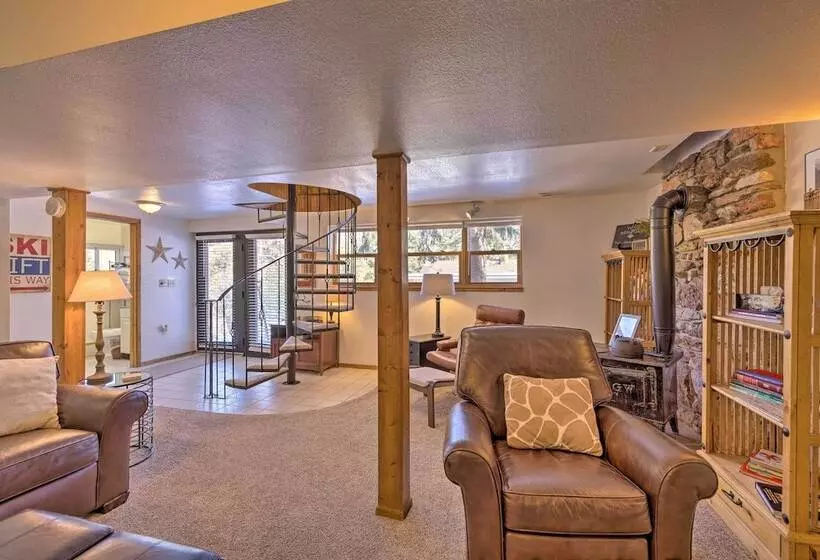 Cozy Co Rocky Mountain Retreat Near Pikes Peak!