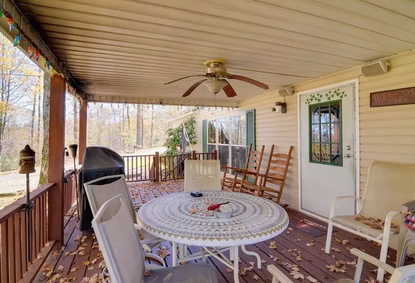 Cozy Tennessee Escape W/ Porch, Grill & Fire Pit!