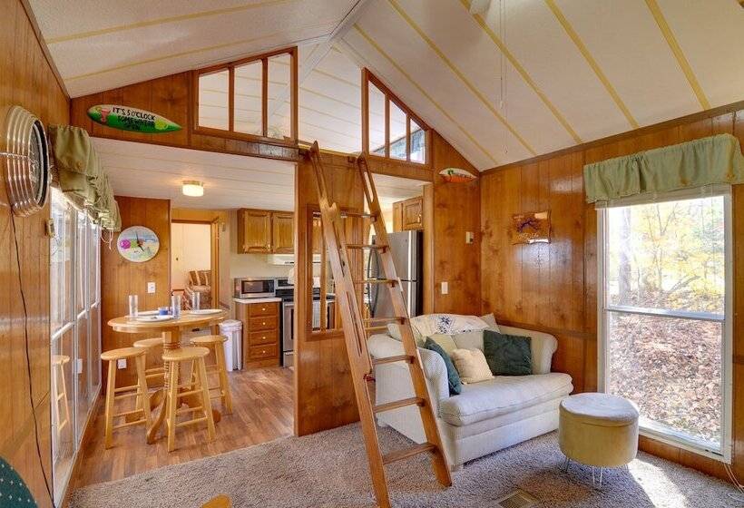 Cozy Tennessee Escape W/ Porch, Grill & Fire Pit!