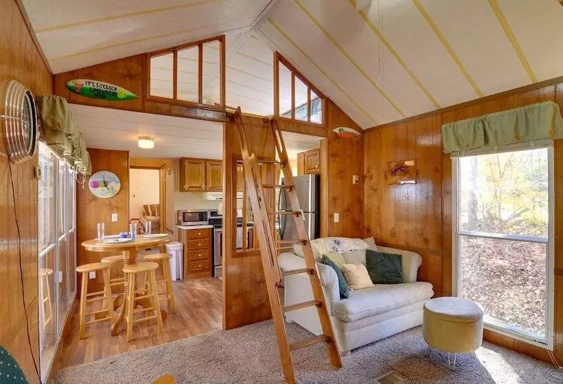 Cozy Tennessee Escape W/ Porch, Grill & Fire Pit!