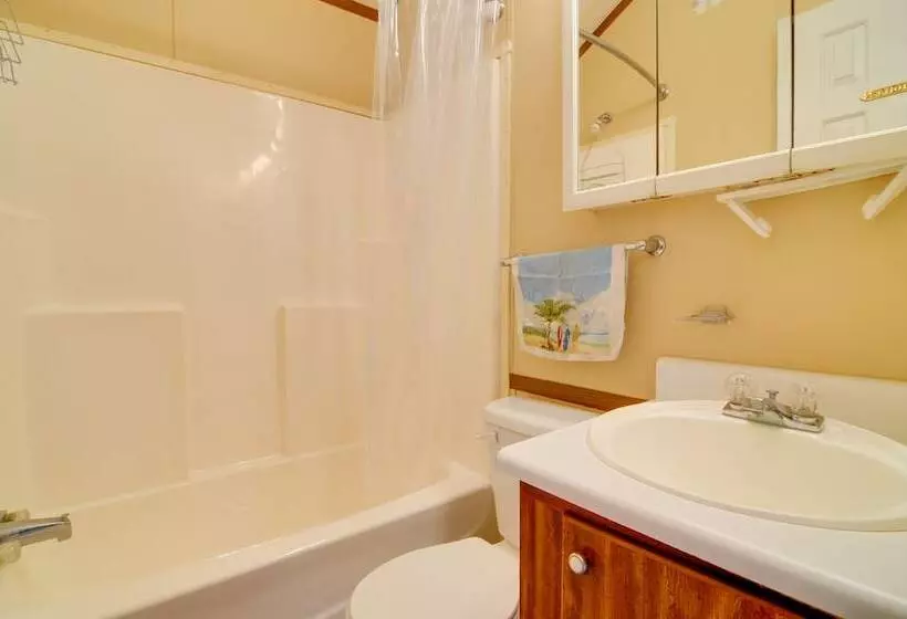 Cozy Tennessee Escape W/ Porch, Grill & Fire Pit!