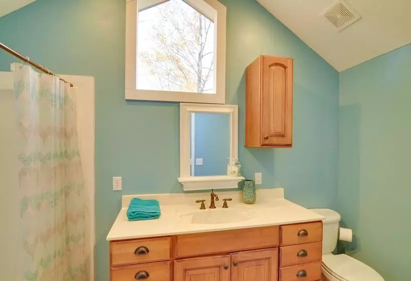 Cozy Tennessee Escape W/ Porch, Grill & Fire Pit!