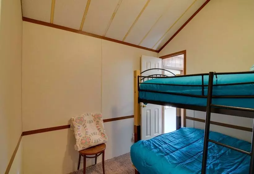 Cozy Tennessee Escape W/ Porch, Grill & Fire Pit!