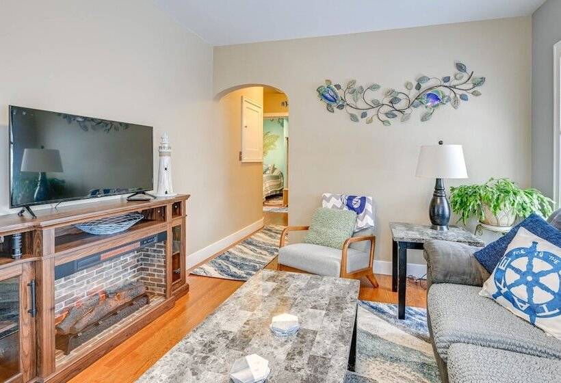 Cozy Wausau Home W/ Fireplace & Hot Tub Access