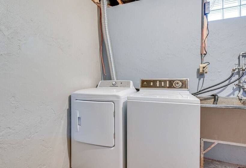 Cozy Wausau Home W/ Fireplace & Hot Tub Access