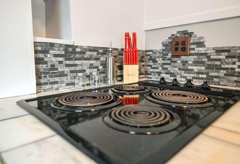 Cozy Wausau Home W/ Fireplace & Hot Tub Access