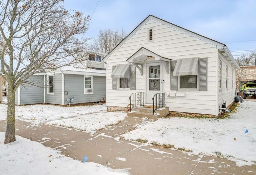 Cozy Wausau Home W/ Fireplace & Hot Tub Access