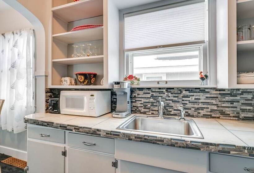 Cozy Wausau Home W/ Fireplace & Hot Tub Access