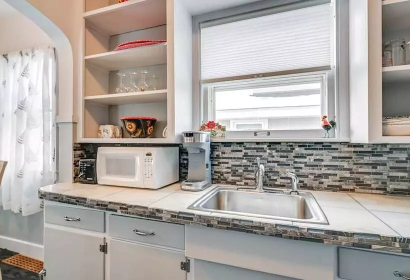 Cozy Wausau Home W/ Fireplace & Hot Tub Access