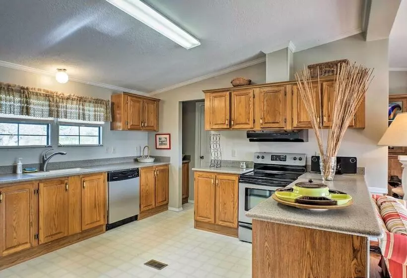 Dog Friendly Georgia Home W/ Grill & Fishing Pond!