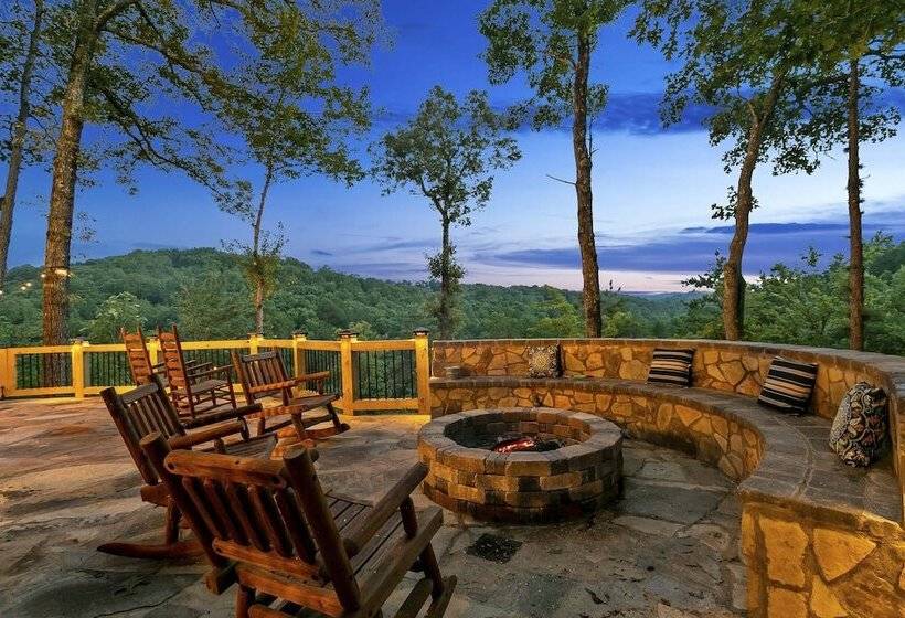 Creekside Cabin W/ Hot Tub, Mtn Views & More!