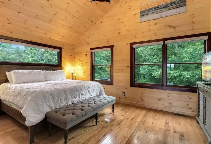 Creekside Cabin W/ Hot Tub, Mtn Views & More!