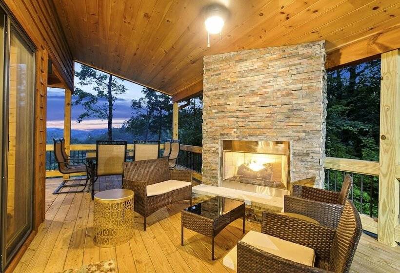 Creekside Cabin W/ Hot Tub, Mtn Views & More!