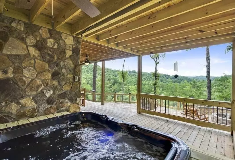 Creekside Cabin W/ Hot Tub, Mtn Views & More!