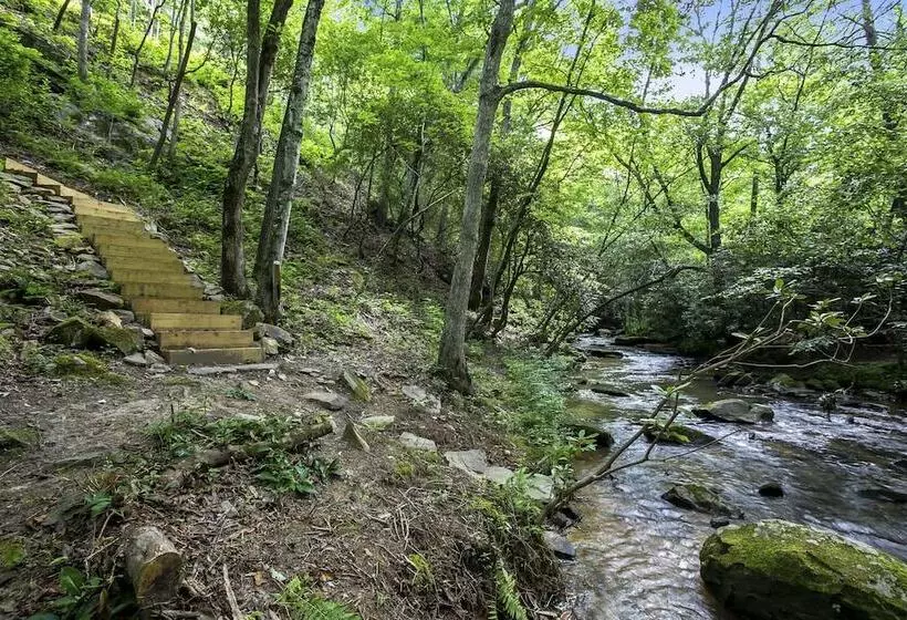 Creekside Cabin W/ Hot Tub, Mtn Views & More!
