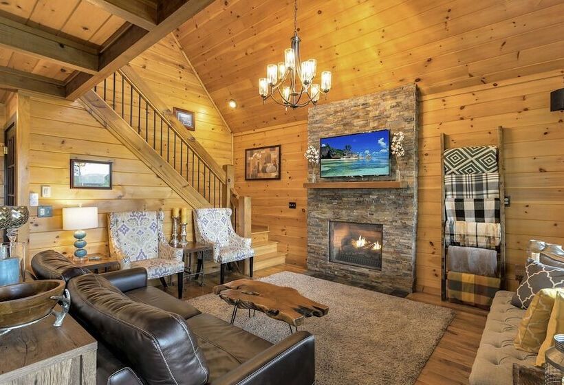 Creekside Cabin W/ Hot Tub, Mtn Views & More!