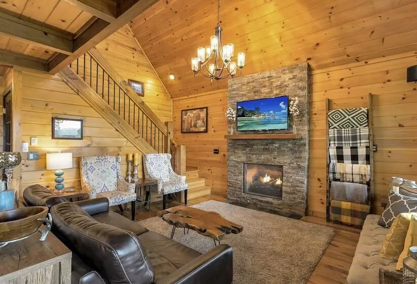Creekside Cabin W/ Hot Tub, Mtn Views & More!