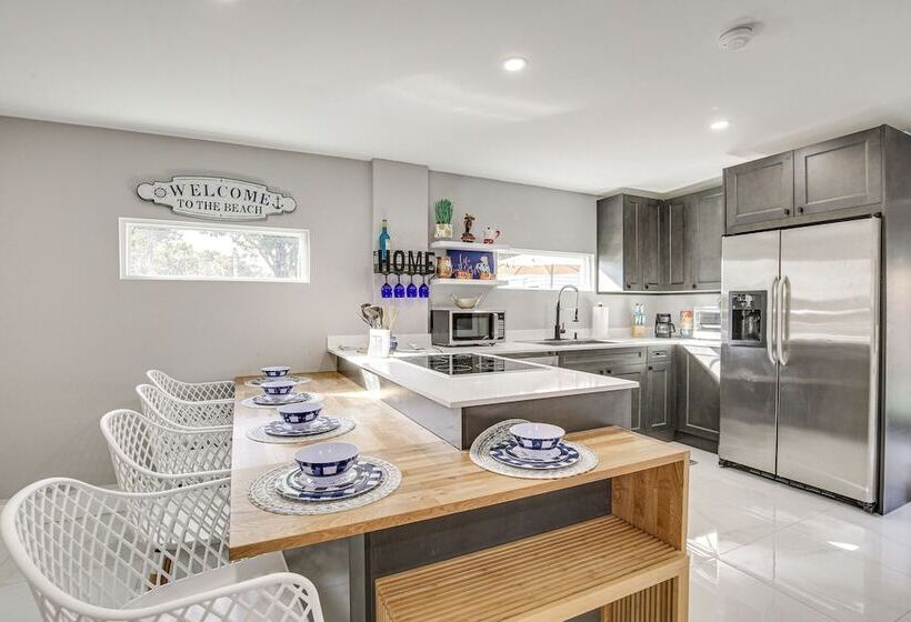 Family Friendly Fort Lauderdale Home Near Beaches!