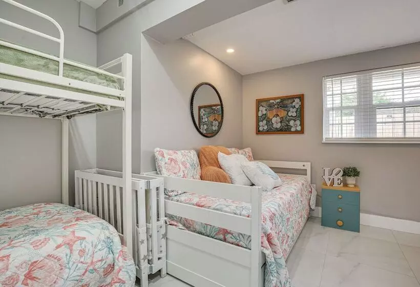 Family Friendly Fort Lauderdale Home Near Beaches!