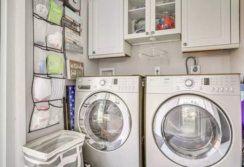 Family Friendly Fort Lauderdale Home Near Beaches!