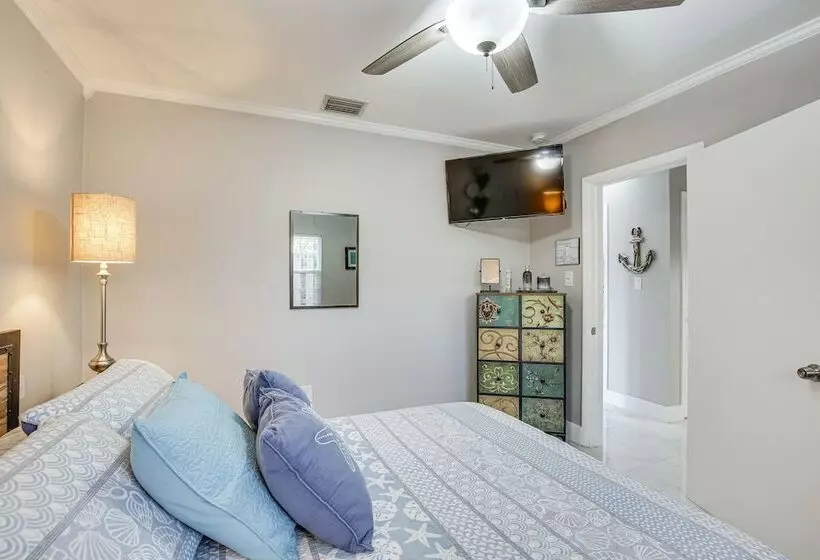 Family Friendly Fort Lauderdale Home Near Beaches!