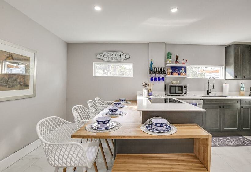 Family Friendly Fort Lauderdale Home Near Beaches!