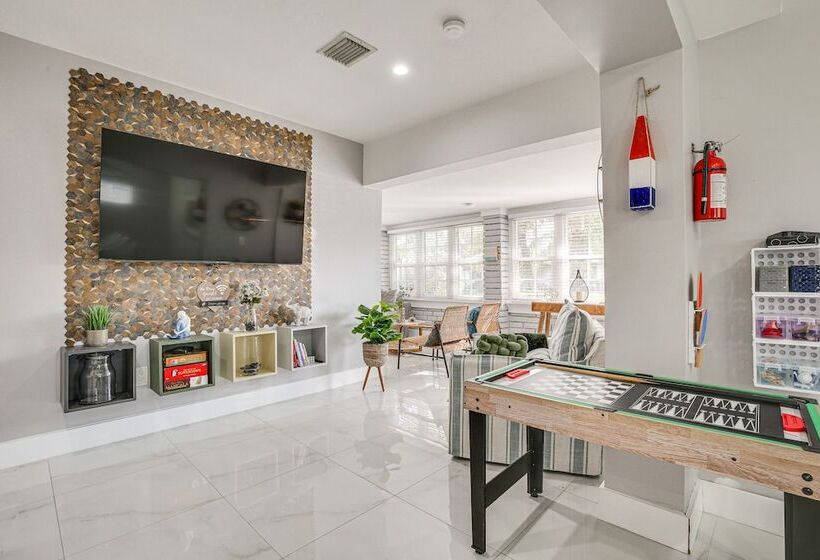 Family Friendly Fort Lauderdale Home Near Beaches!