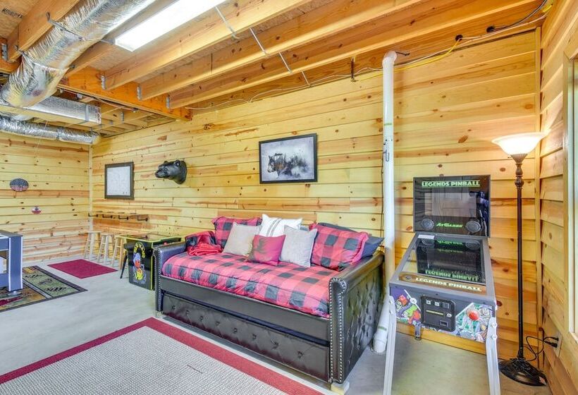 Georgia Retreat Game Room, Fire Pit & Grill!