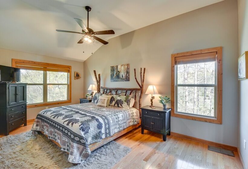 Georgia Retreat Game Room, Fire Pit & Grill!