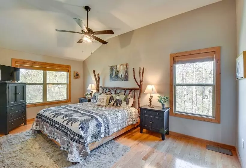 Georgia Retreat Game Room, Fire Pit & Grill!