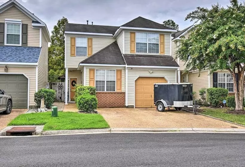 Hampton Home W/ Fireplace + Close To Beaches!