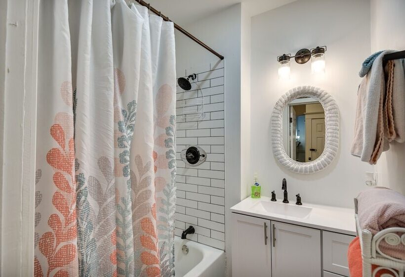 Hampton Sanctuary W/ Fire Pit & Fenced Yard!