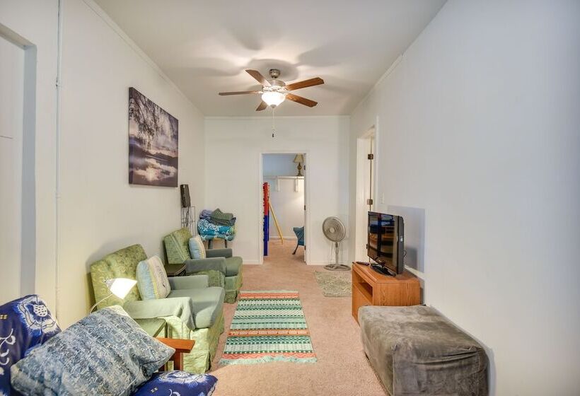 Hampton Sanctuary W/ Fire Pit & Fenced Yard!